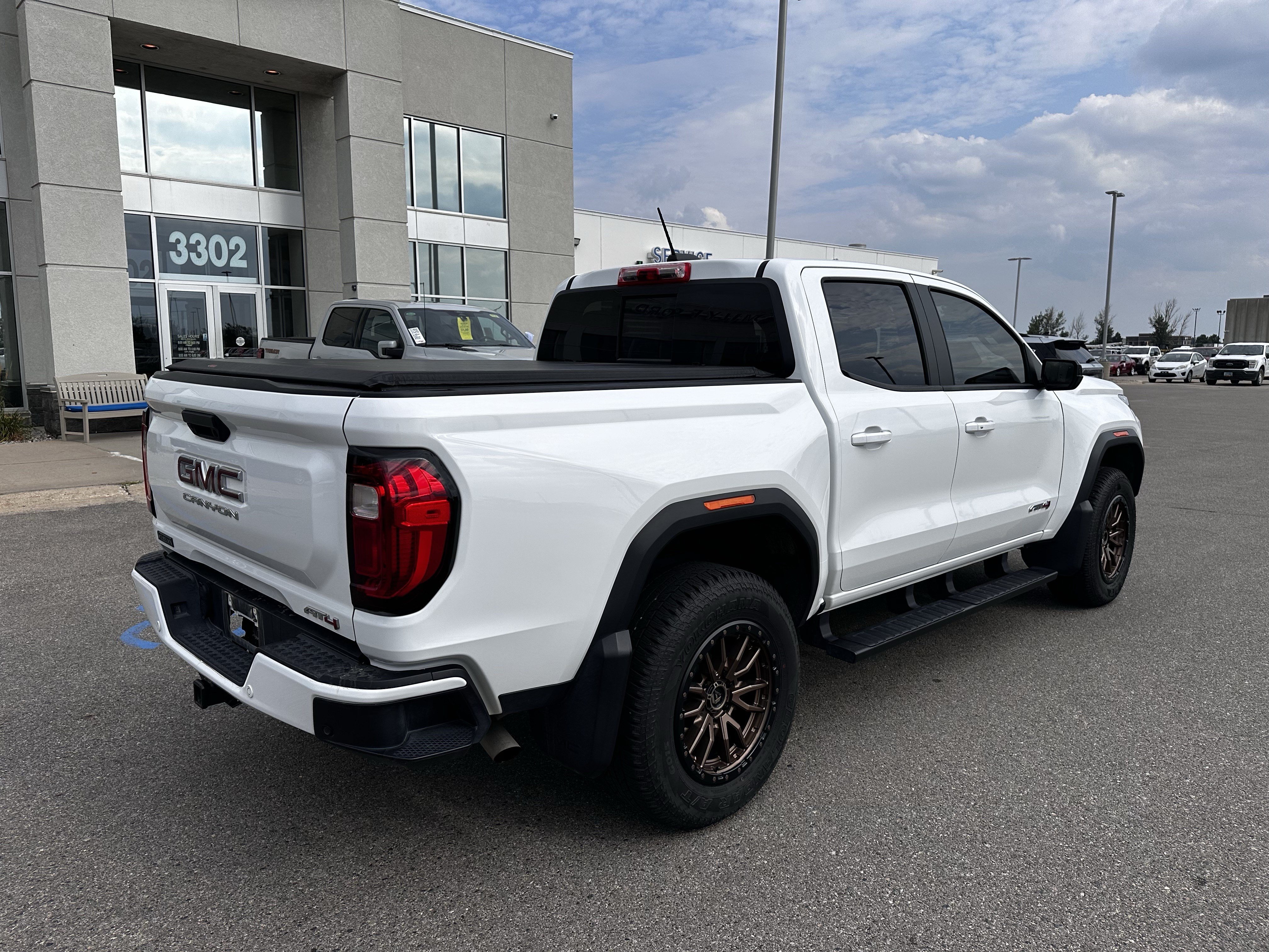 Used 2024 GMC Canyon AT4 w/ Canyon Safety Plus Package AWD/4WD image 5