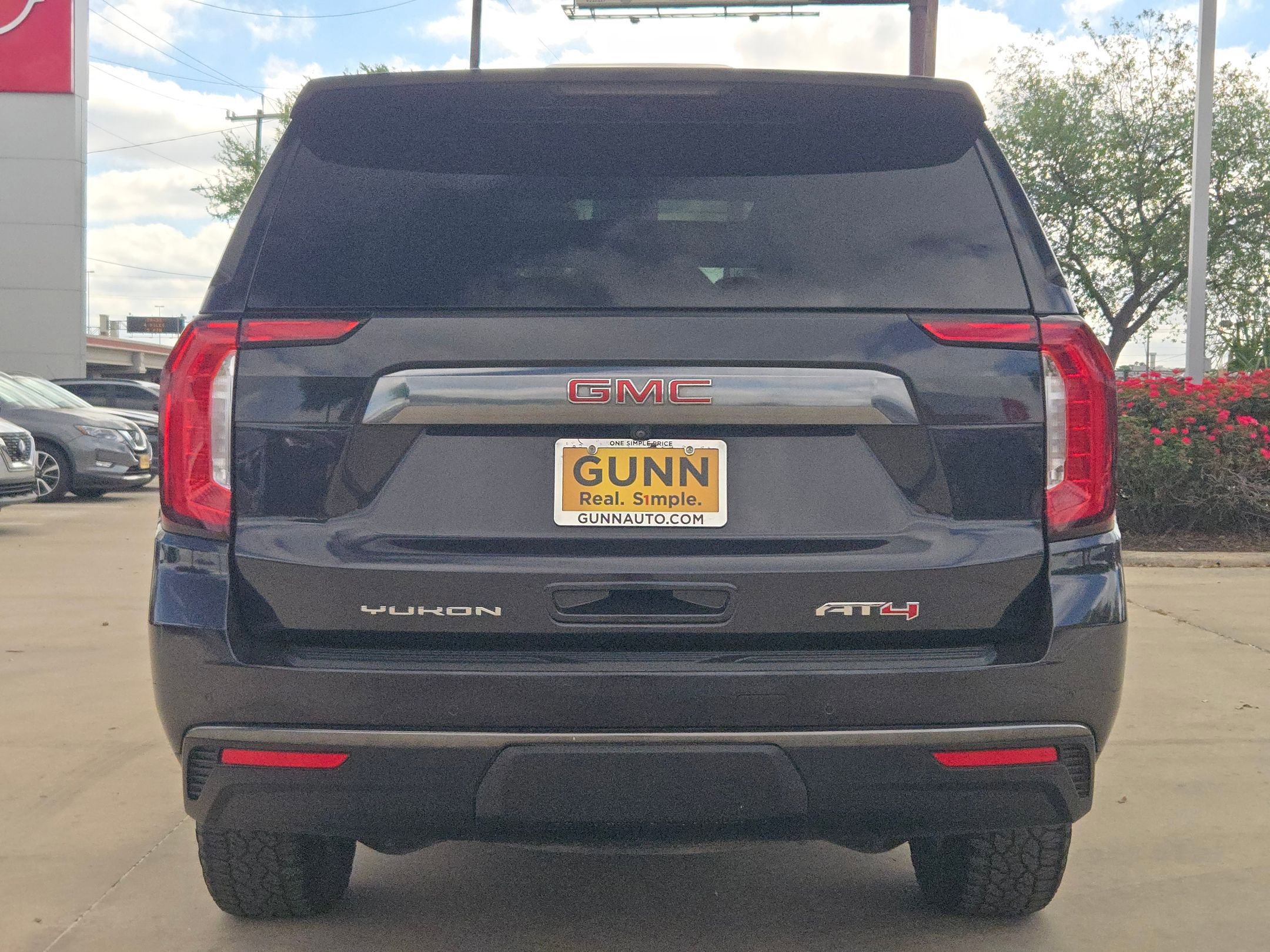 Used 2023 GMC Yukon AT4 image 4