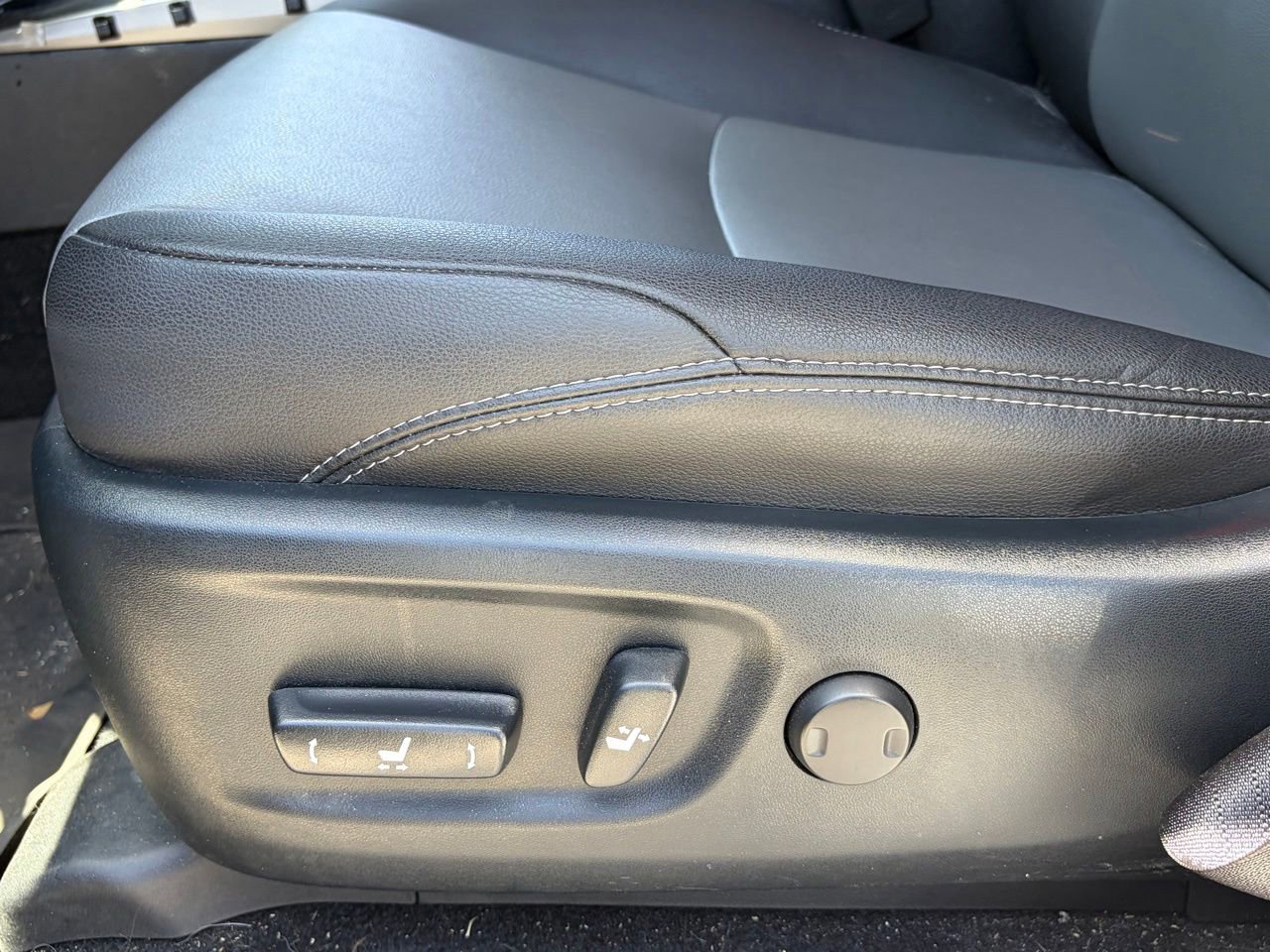 Used 2024 Toyota 4Runner SR5 Premium AWD/4WD image 4