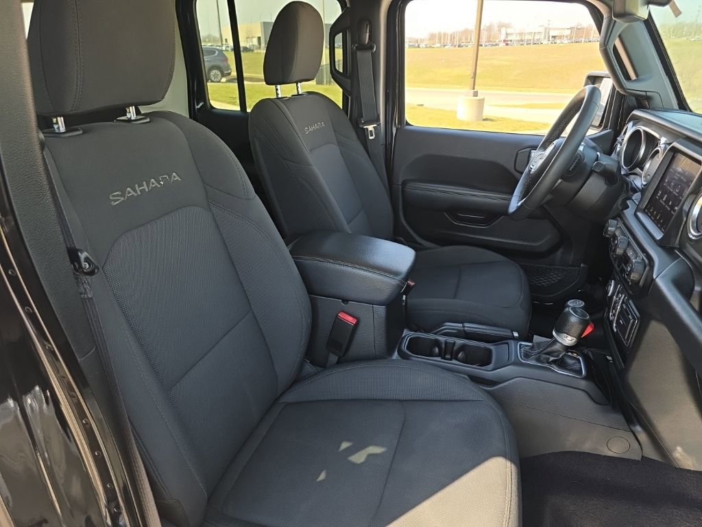 Used 2023 Jeep Wrangler Sahara image 21