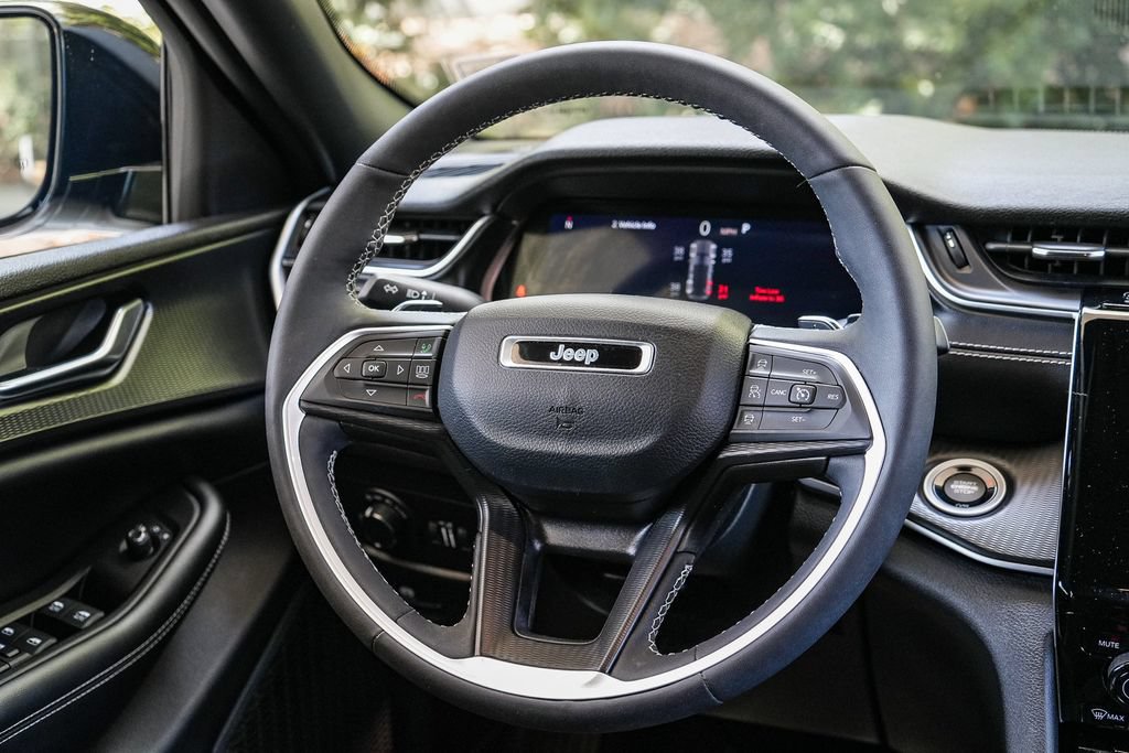 Used 2023 Jeep Grand Cherokee Altitude AWD/4WD image 15