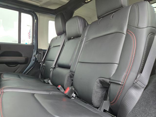 Used 2024 Jeep Wrangler Unlimited Rubicon w/ Technology Group AWD/4WD image 9