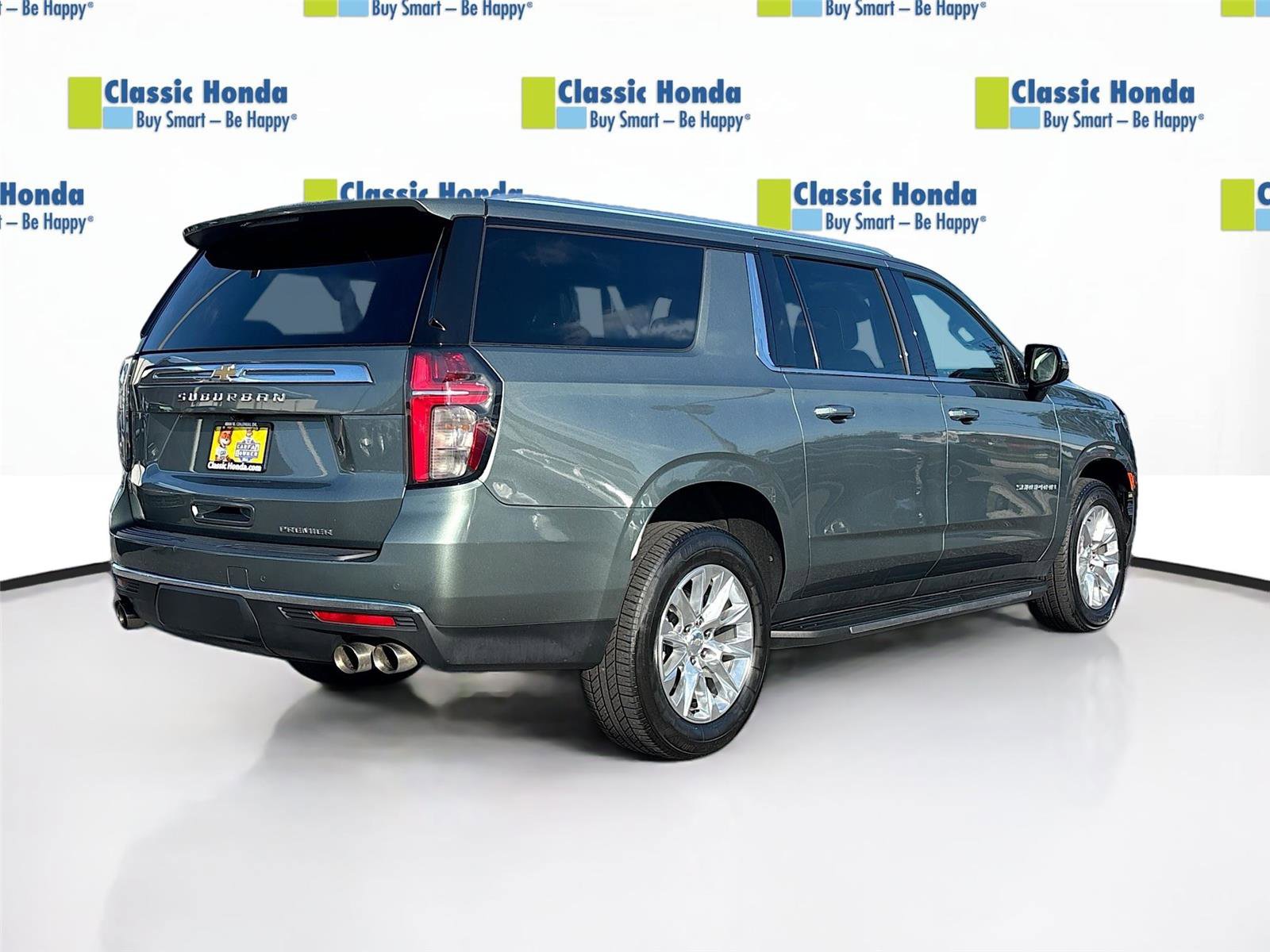 Used 2023 Chevrolet Suburban Premier image 8