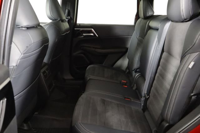 Used 2024 Mitsubishi Outlander SE image 16