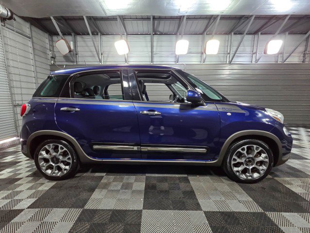 Used 2017 FIAT 500L Trekking w/ Dual-Pane Sunroof Package image 9