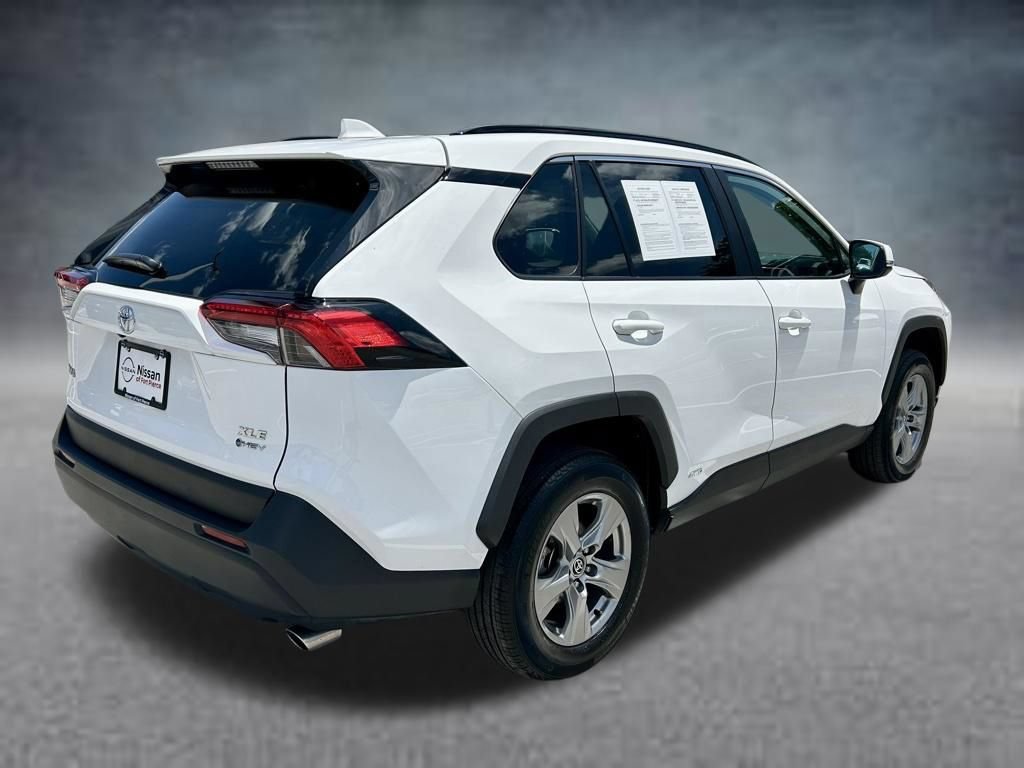 Used 2025 Toyota RAV4 XLE AWD/4WD image 5