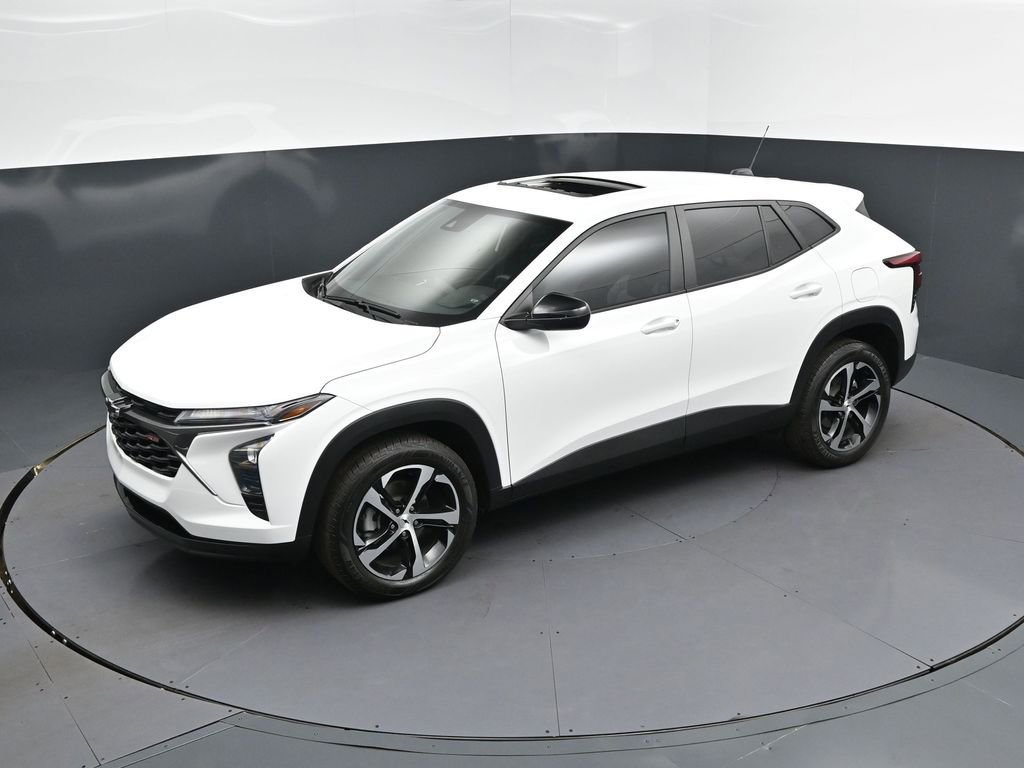 Used 2025 Chevrolet Trax RS w/ Sunroof Package image 1