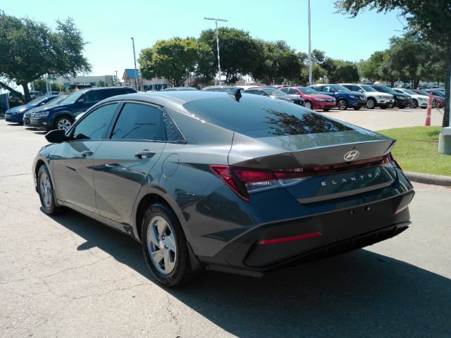 Used 2026 Hyundai Elantra SE FWD image 11
