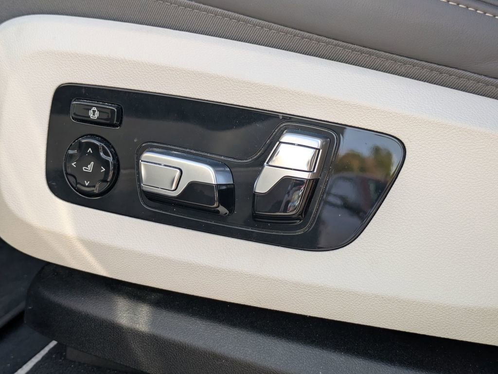 Used 2023 BMW X7 M60i w/ Executive Package image 16