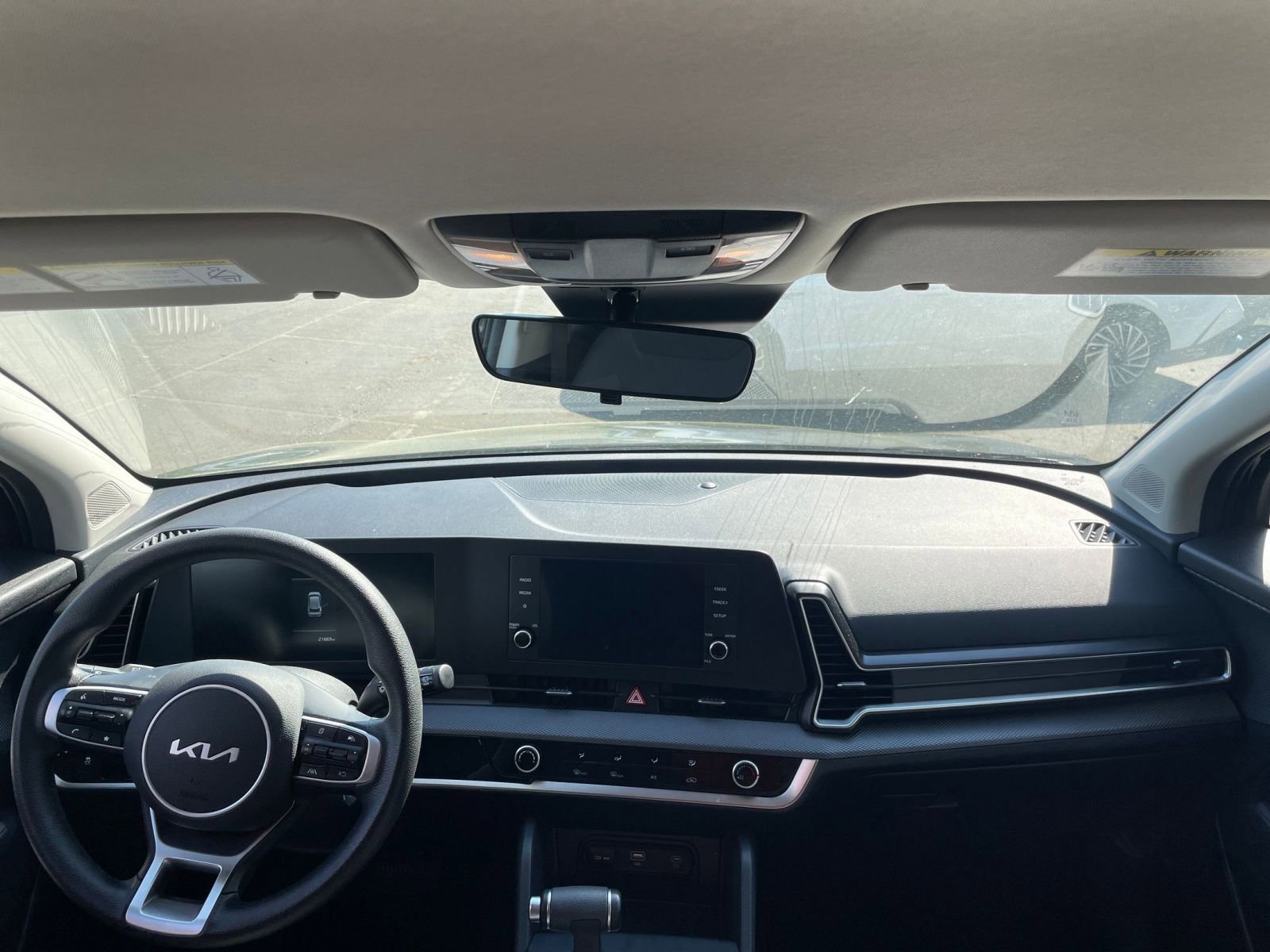 Used 2025 Kia Sportage LX image 32