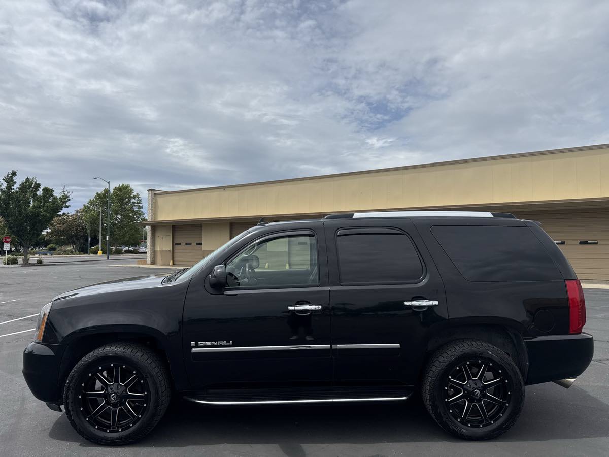 Used 2009 GMC Yukon Denali AWD/4WD image 4