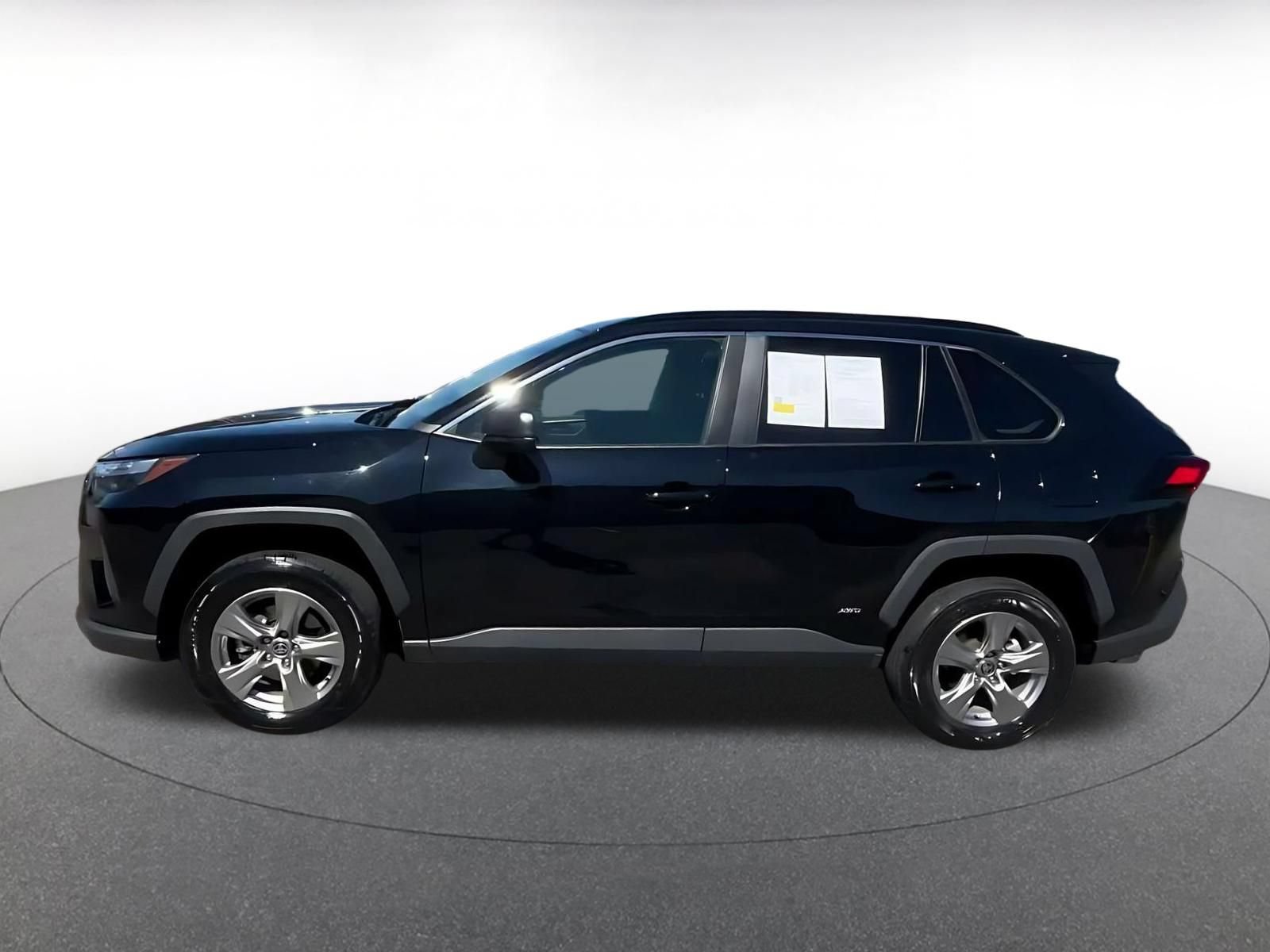 Used 2024 Toyota RAV4 LE AWD/4WD image 8