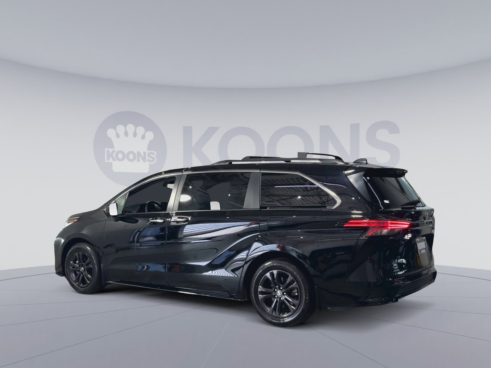 Used 2024 Toyota Sienna XSE w/ XSE Plus Package AWD/4WD image 8