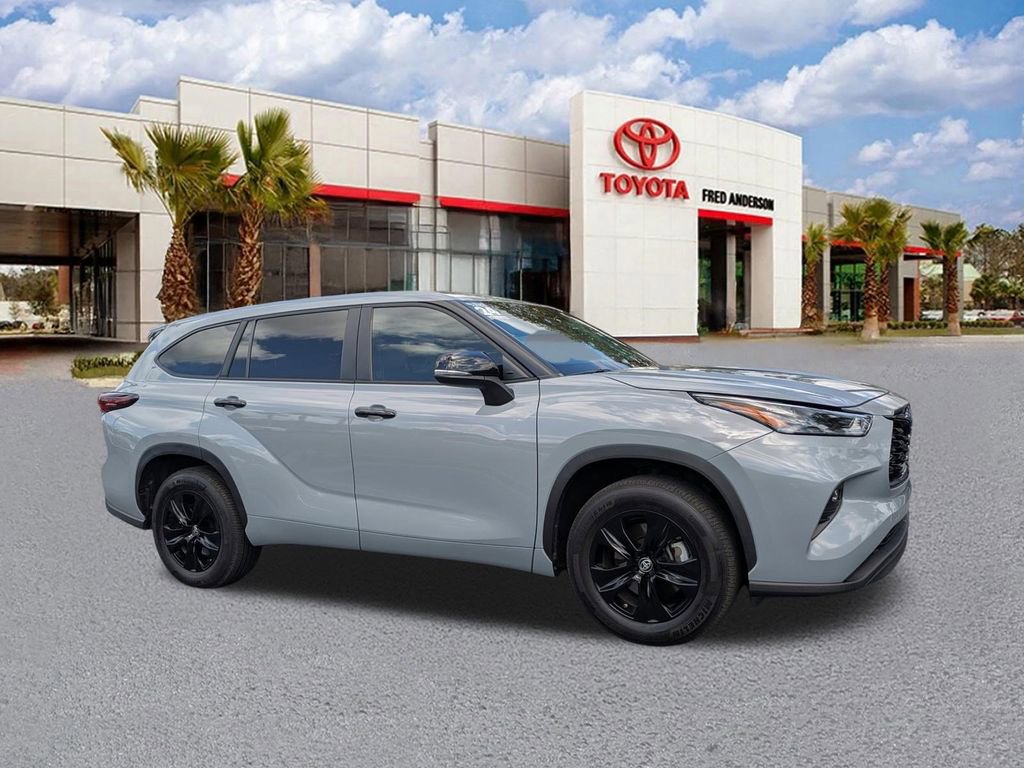 Certified 2024 Toyota Highlander LE image 1