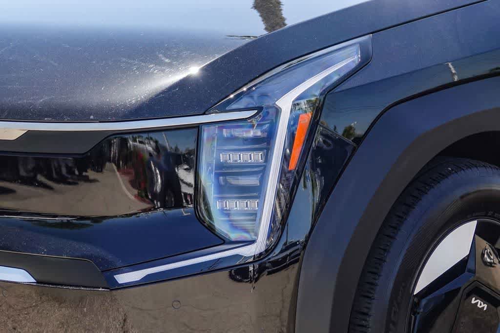 Certified 2024 Kia EV9 Light Long Range RWD image 8