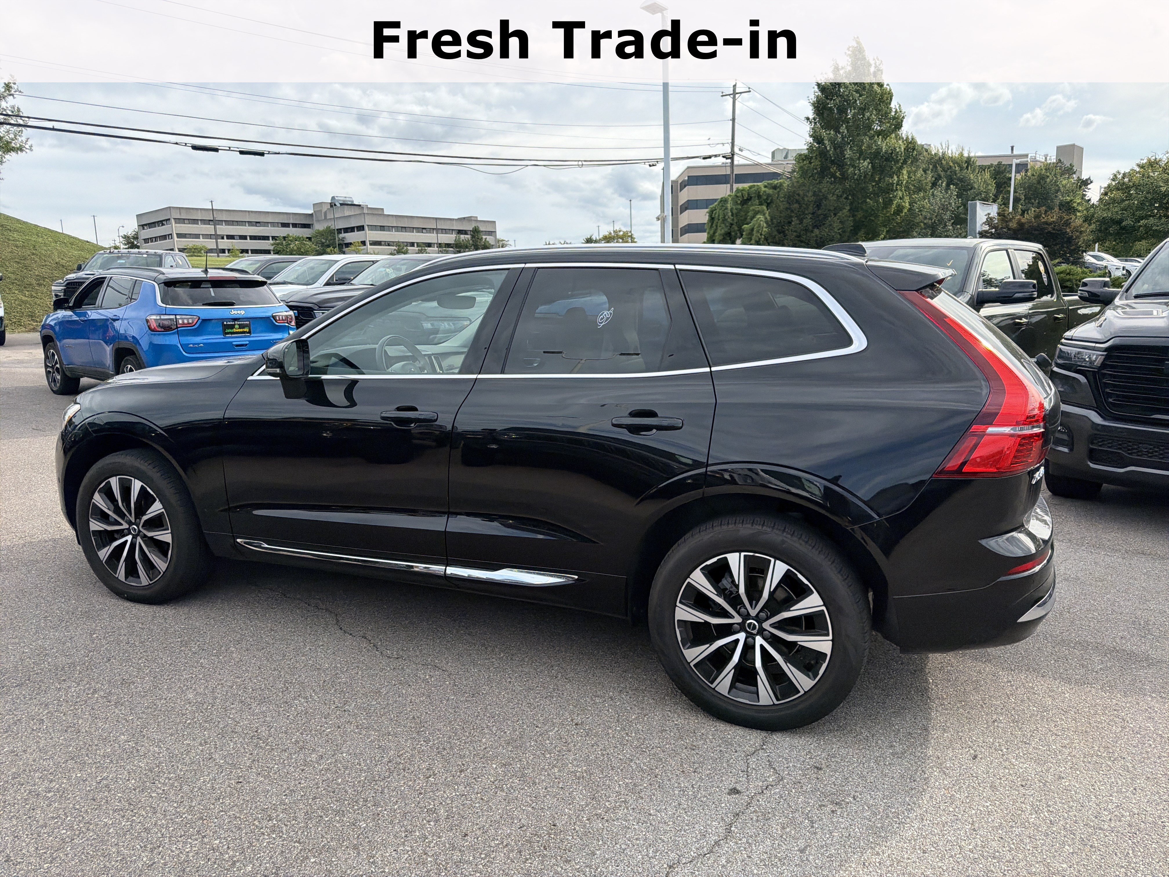 Used 2023 Volvo XC60 B5 Plus FWD image 6