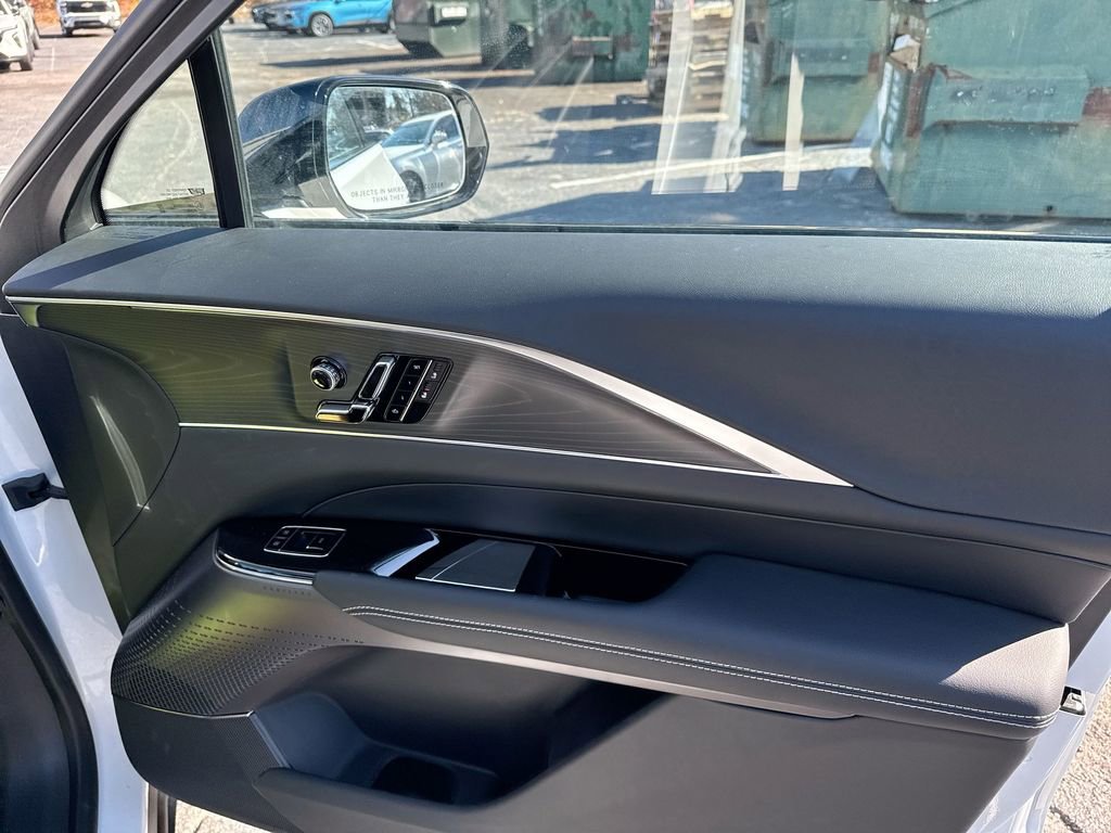 Used 2025 Cadillac Lyriq Luxury AWD/4WD image 32