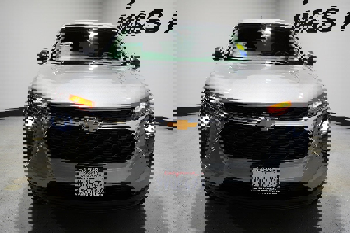 Used 2026 Chevrolet Trax LS w/ Driver Confidence Package image 5