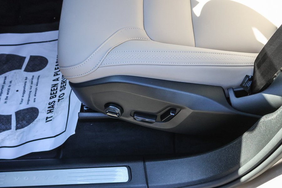 New 2027 Volvo XC60 B5 Plus AWD/4WD image 25