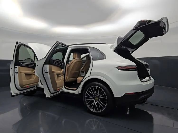 Used 2022 Porsche Cayenne AWD/4WD image 18