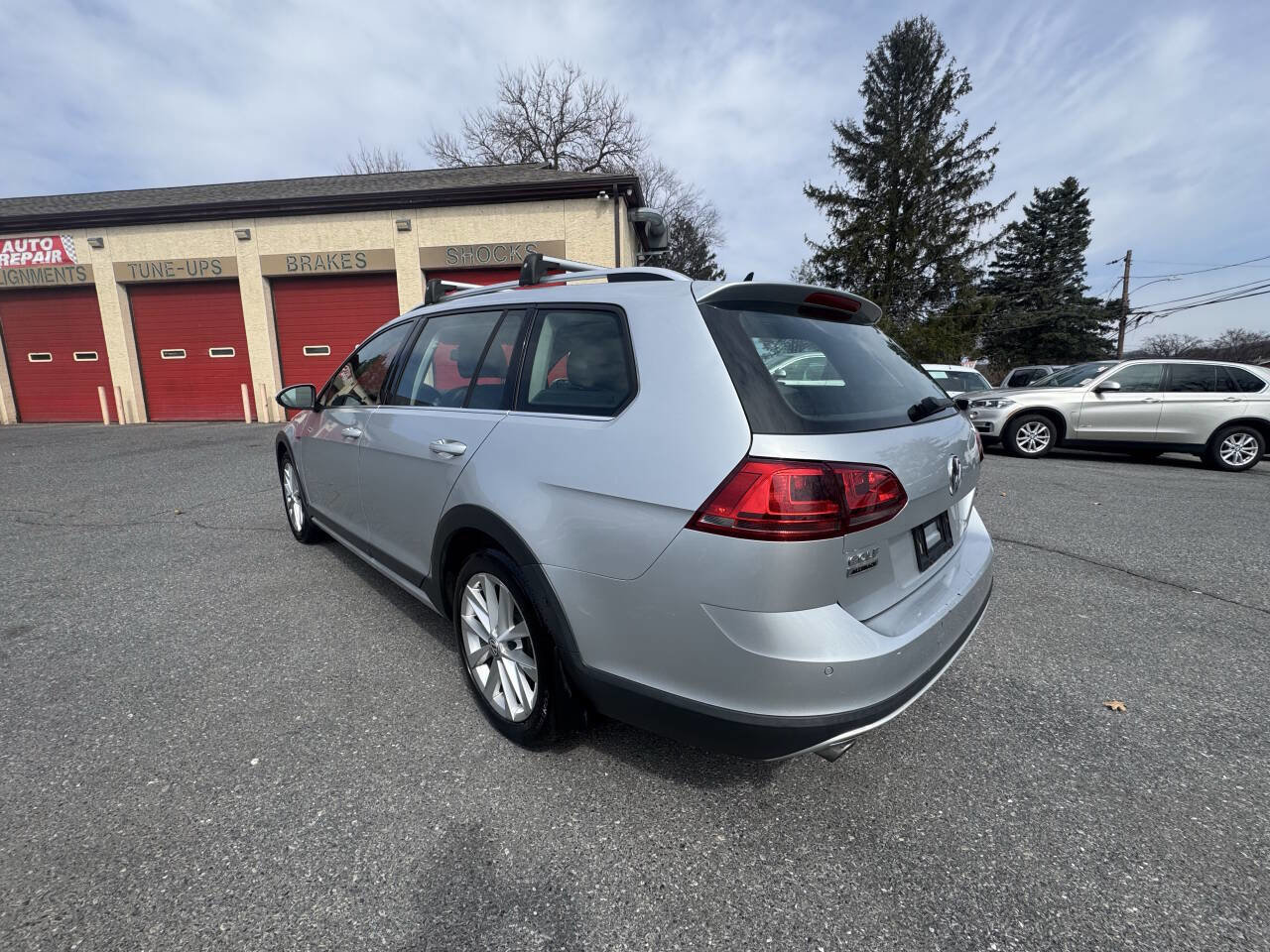 Used 2017 Volkswagen Golf Alltrack SE image 4