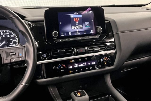 Used 2025 Nissan Pathfinder SV FWD image 7