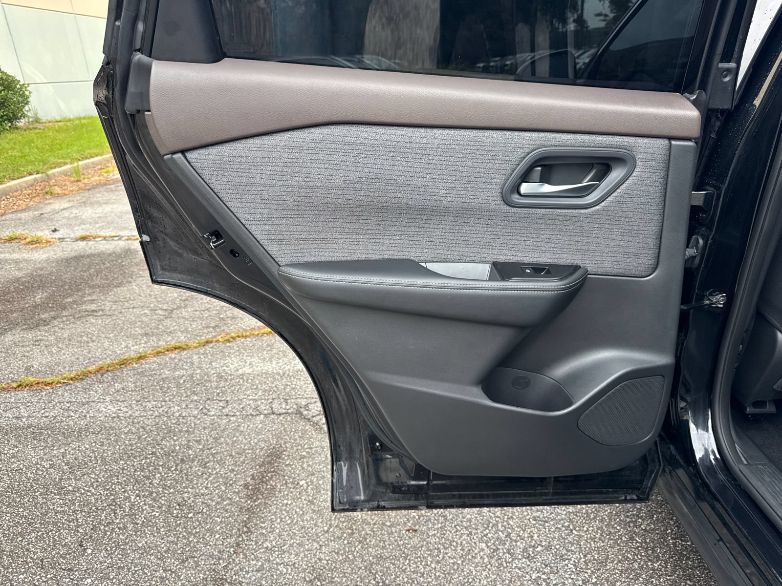 Used 2023 Nissan Rogue SV FWD image 21
