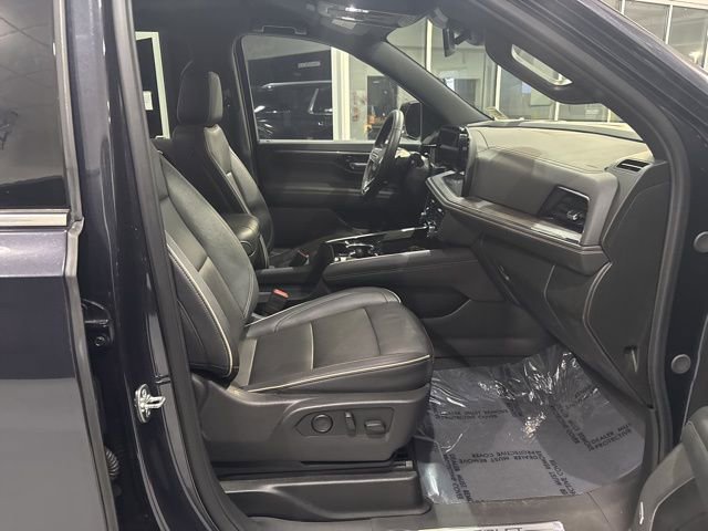 Used 2025 Chevrolet Suburban Premier image 36