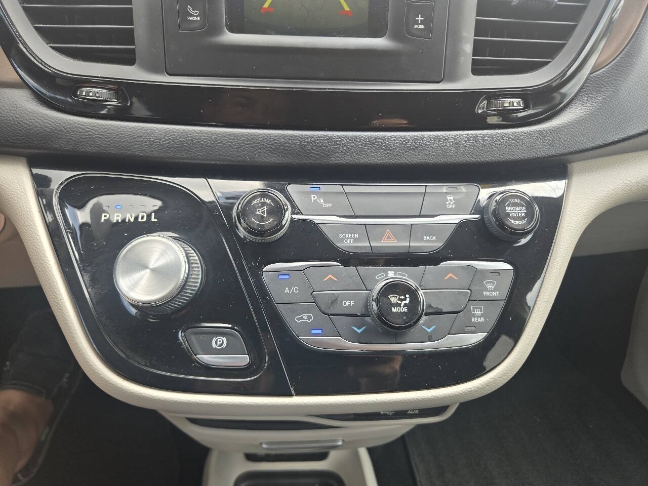 Used 2017 Chrysler Pacifica LX FWD image 57