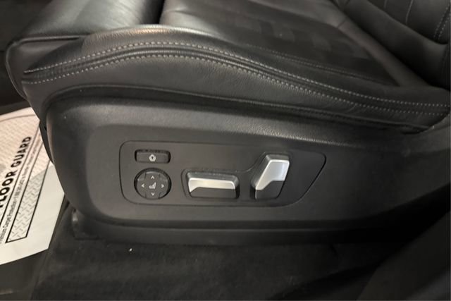 Used 2022 BMW X7 xDrive40i w/ M Sport Package AWD/4WD image 18