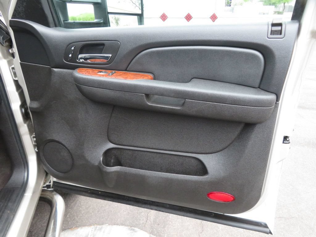 Used 2008 Chevrolet Silverado 2500 LTZ w/ Safety Package AWD/4WD image 32
