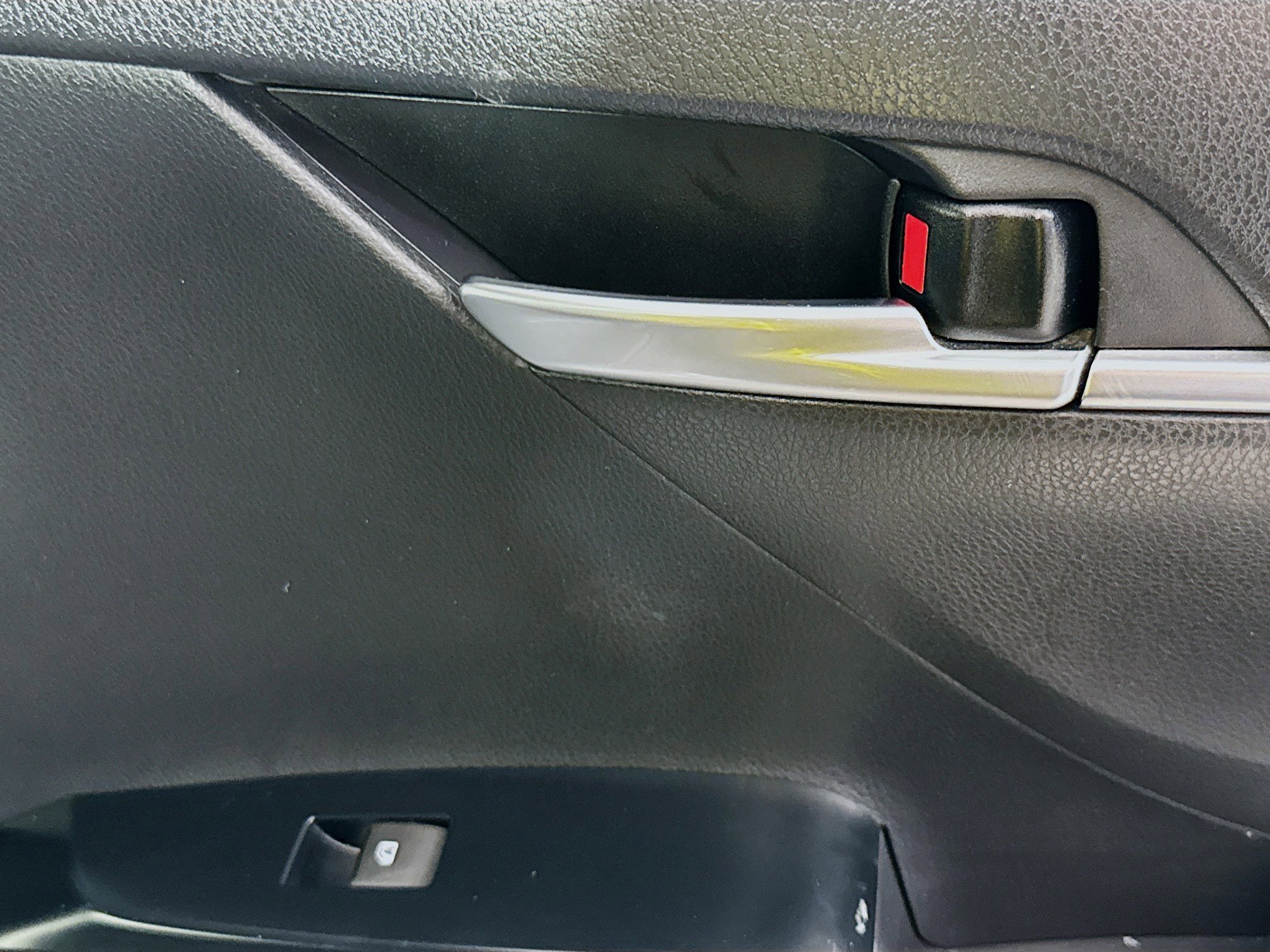 Used 2019 Toyota Camry SE FWD image 29