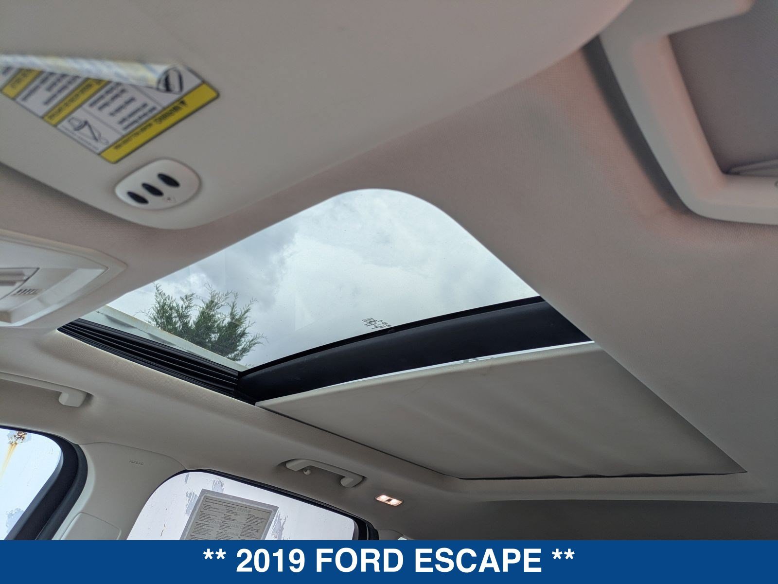 Used 2019 Ford Escape Titanium AWD/4WD image 25