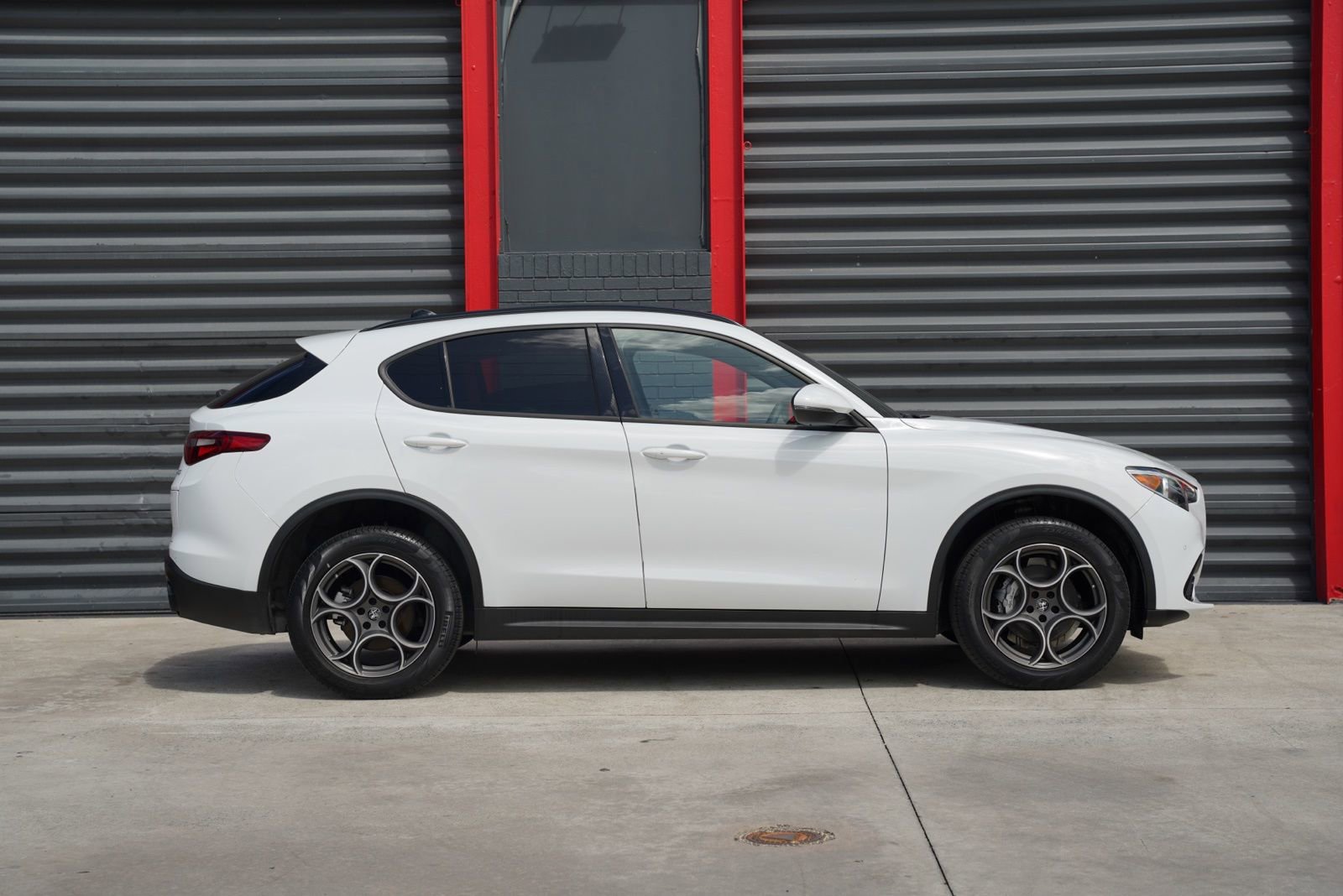 Used 2023 Alfa Romeo Stelvio Sprint RWD image 5