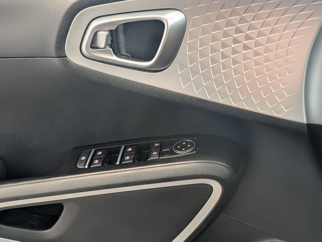 Used 2021 Kia Soul LX image 23