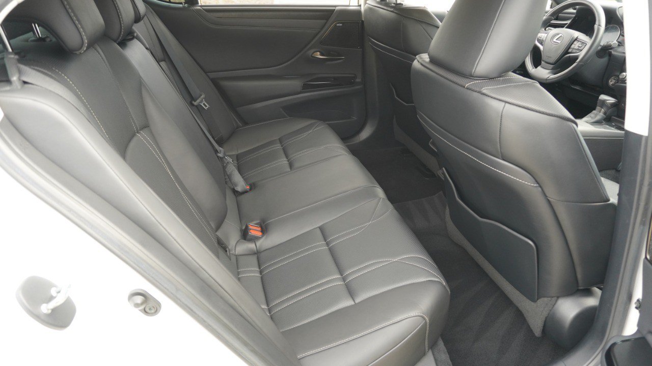 Certified 2022 Lexus ES 350 Ultra Luxury w/ Accessory Package 2 FWD image 33
