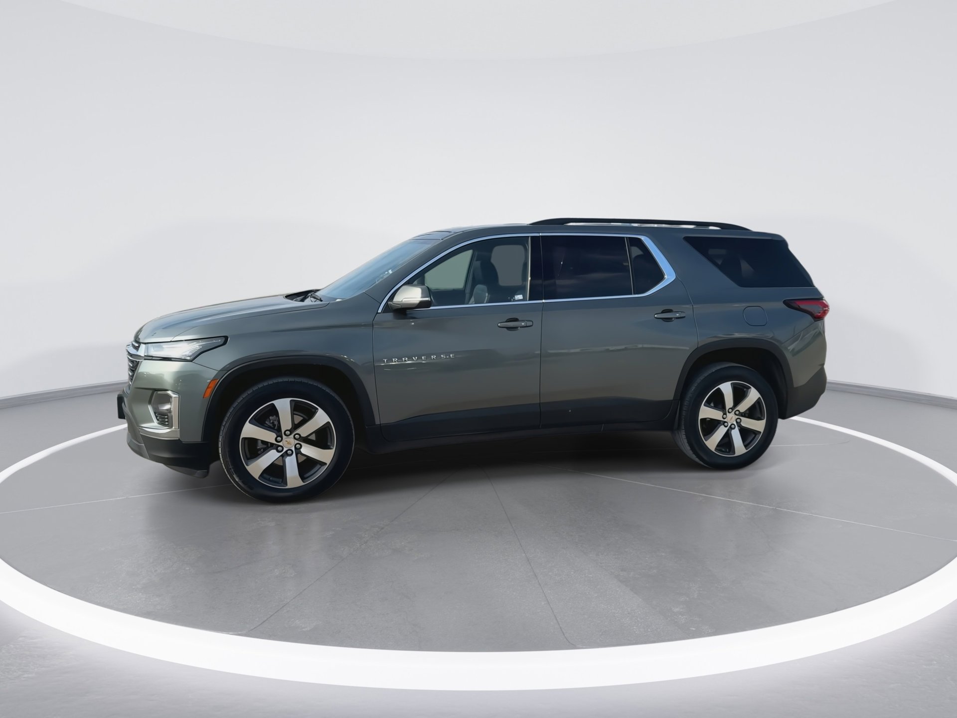 Used 2022 Chevrolet Traverse LT w/ LT Premium Package image 5