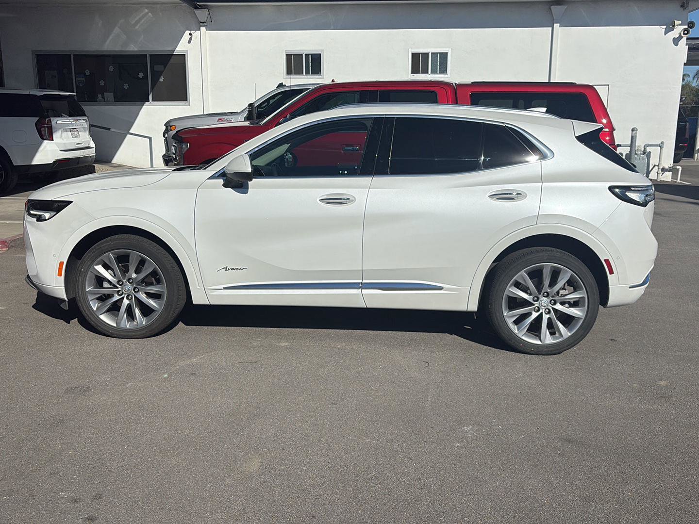 Used 2023 Buick Envision Avenir image 2