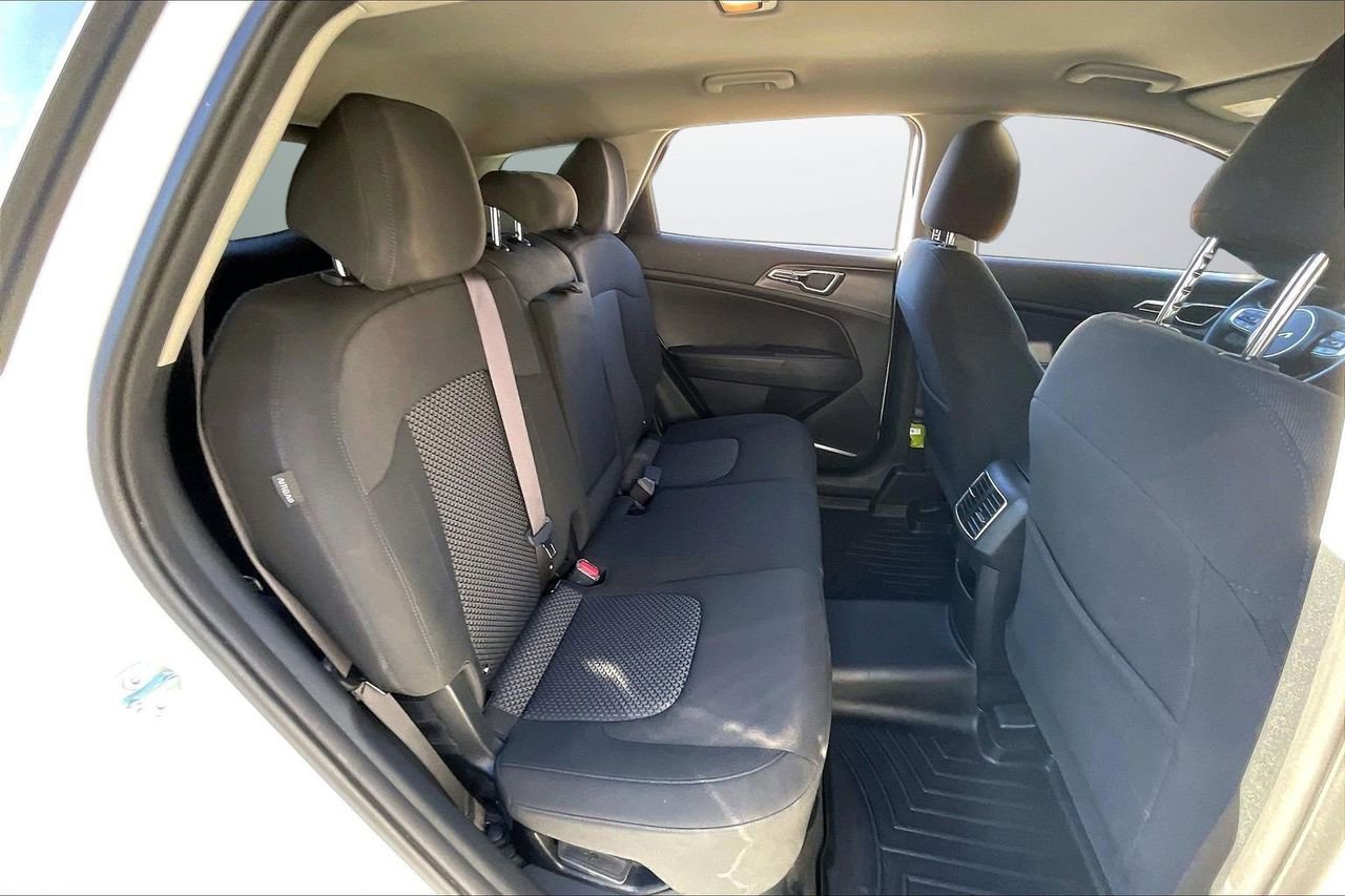 Used 2025 Kia Sportage LX image 23