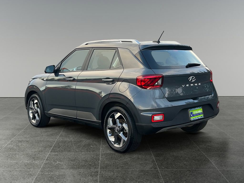 Certified 2025 Hyundai Venue SEL image 5