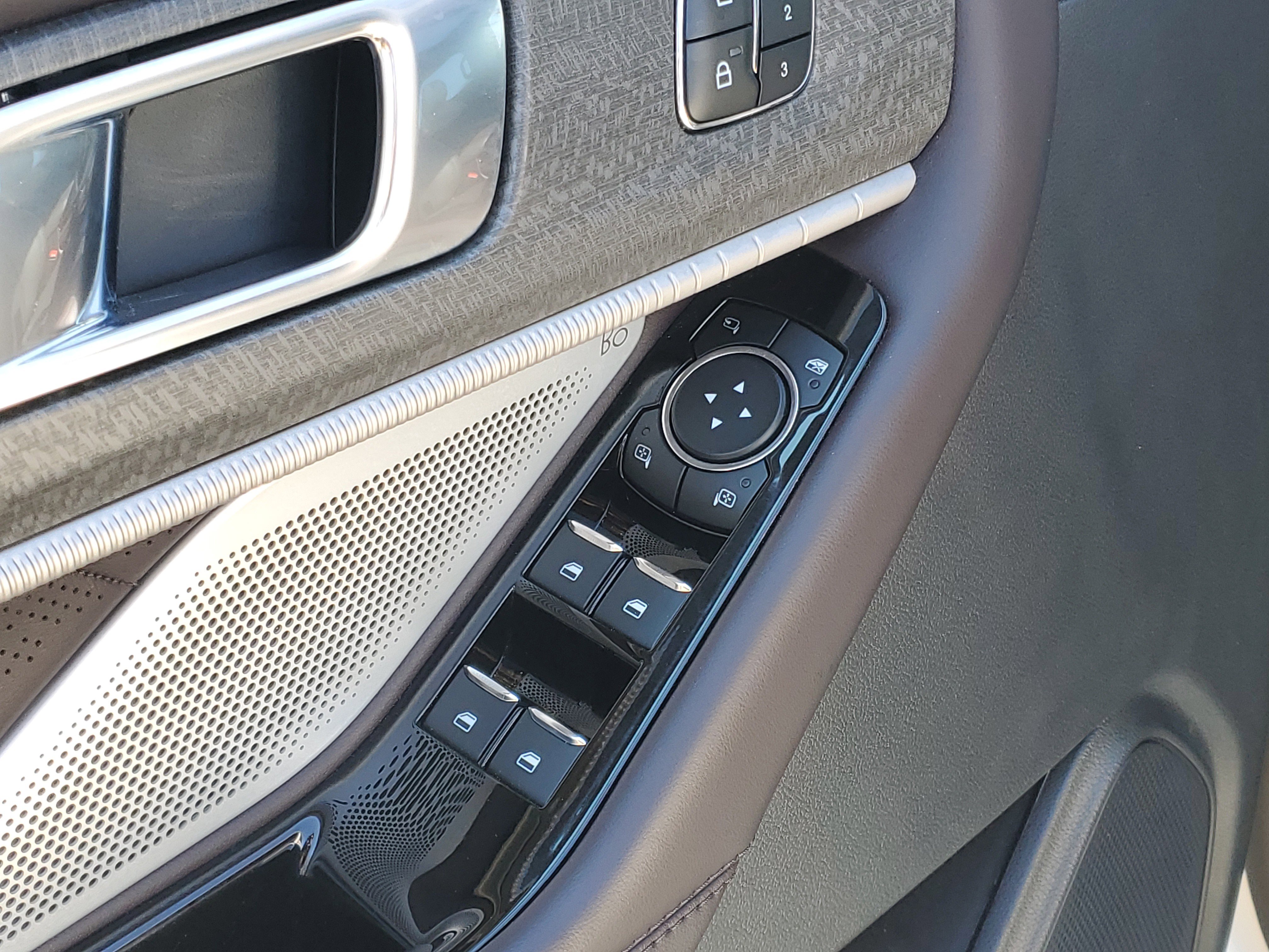 Used 2025 Ford Explorer Platinum w/ Ultimate Package image 6