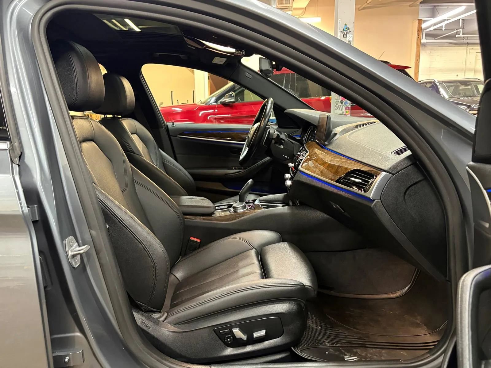 Used 2019 BMW 530e xDrive w/ Convenience Package image 20