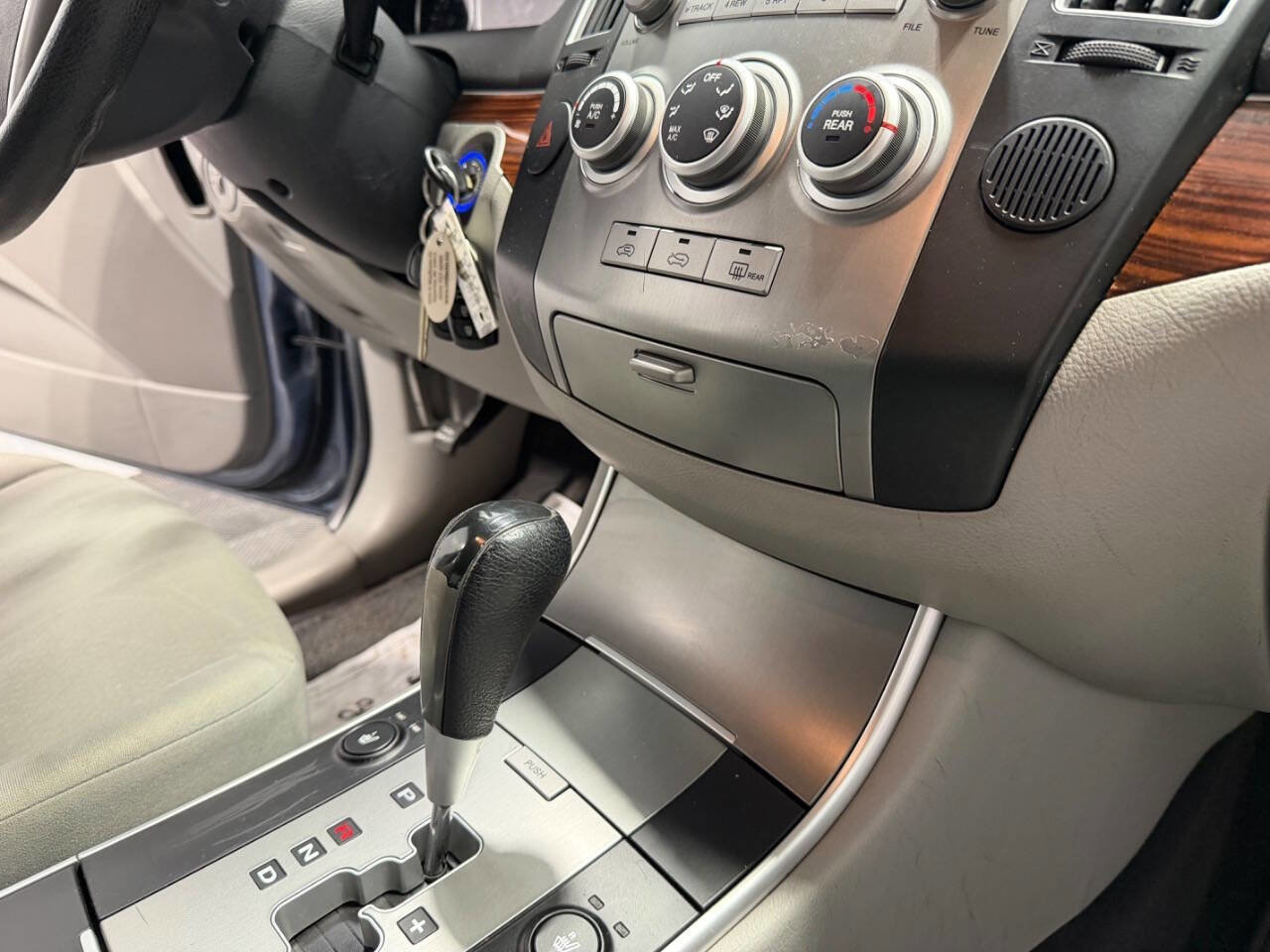 Used 2010 Hyundai Veracruz GLS image 19