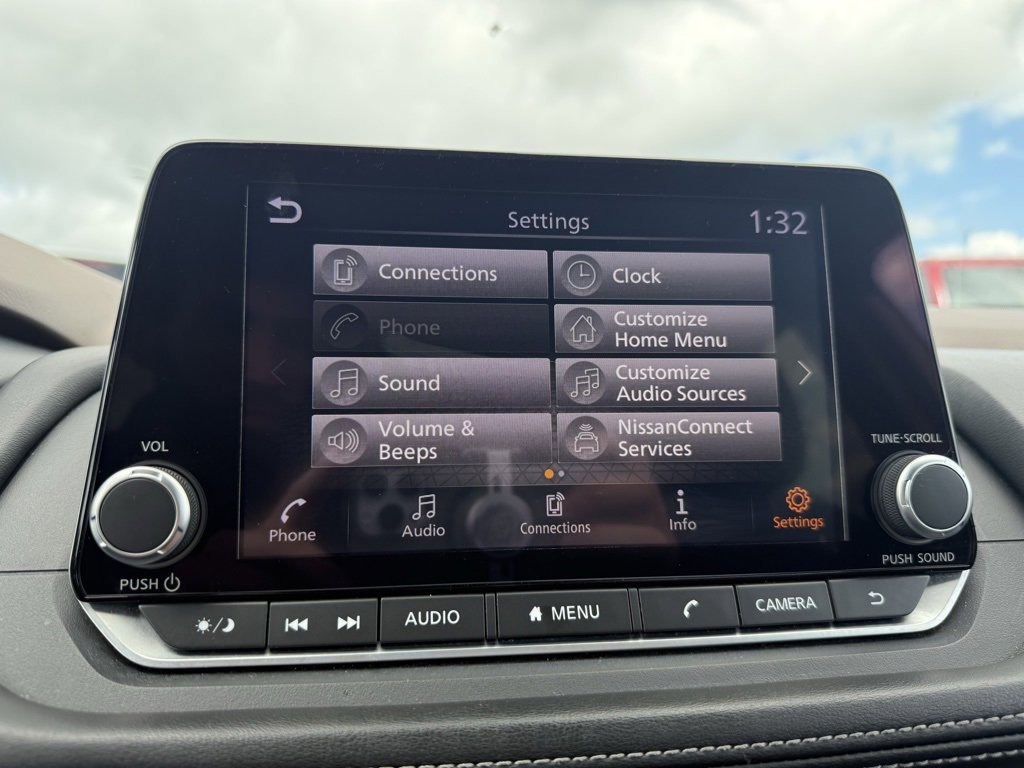 Used 2023 Nissan Rogue SV image 14