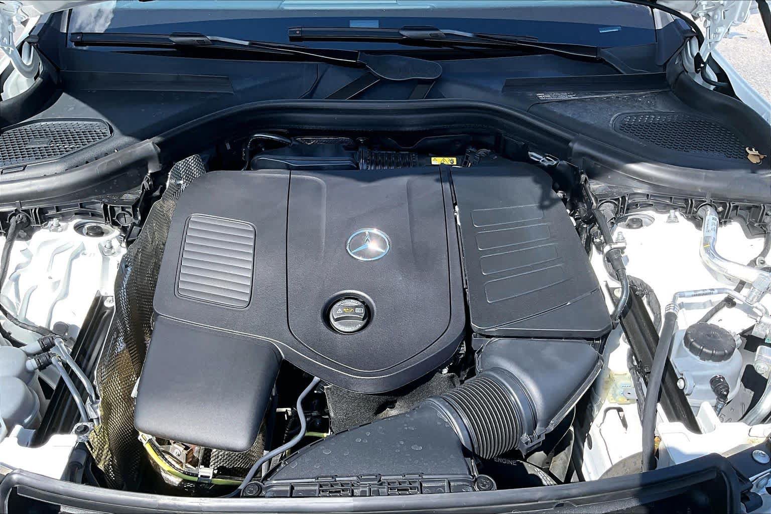 Used 2025 Mercedes-Benz GLC 300 4MATIC image 32