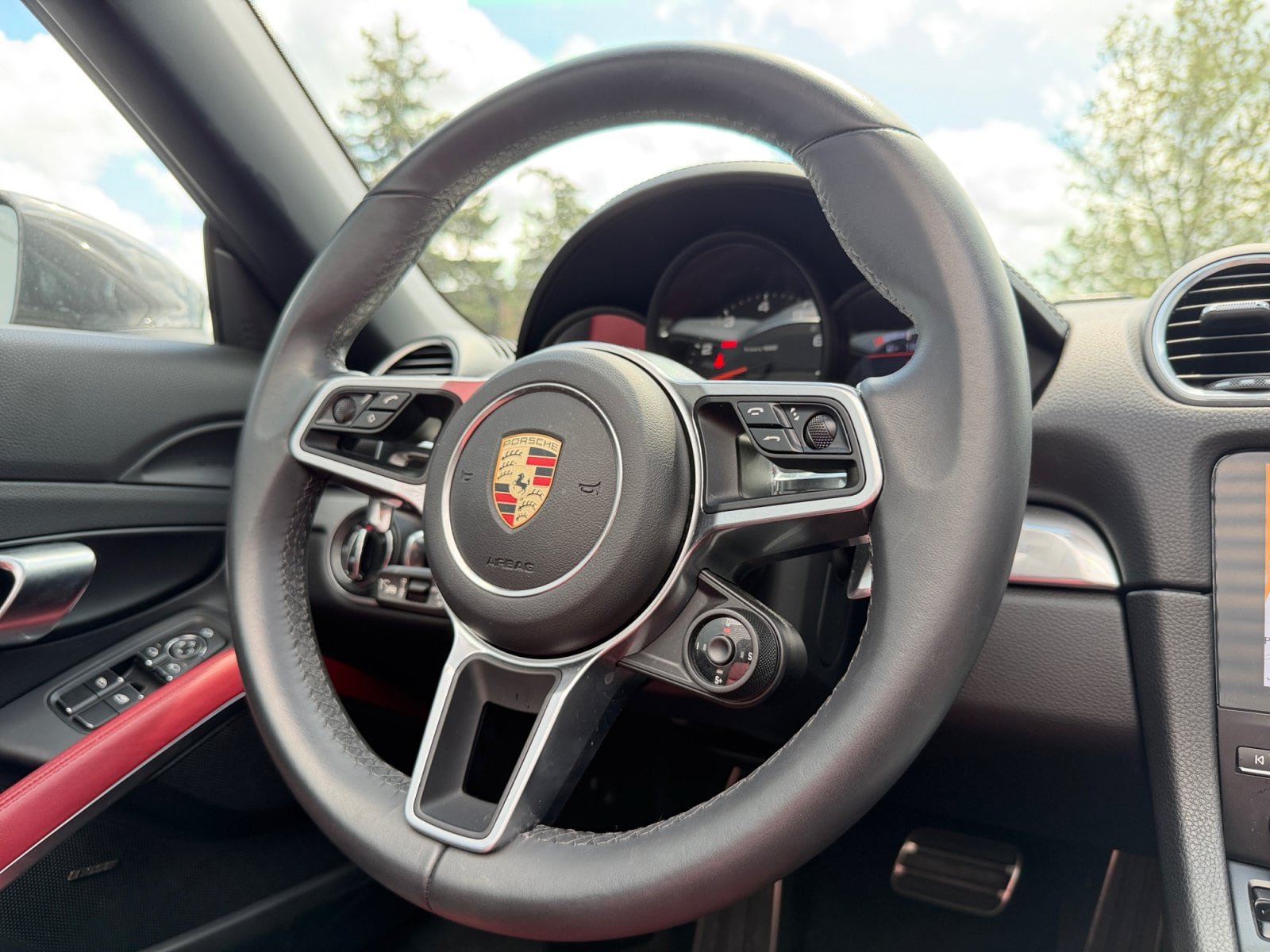 Certified 2025 Porsche 718 Boxster RWD image 23
