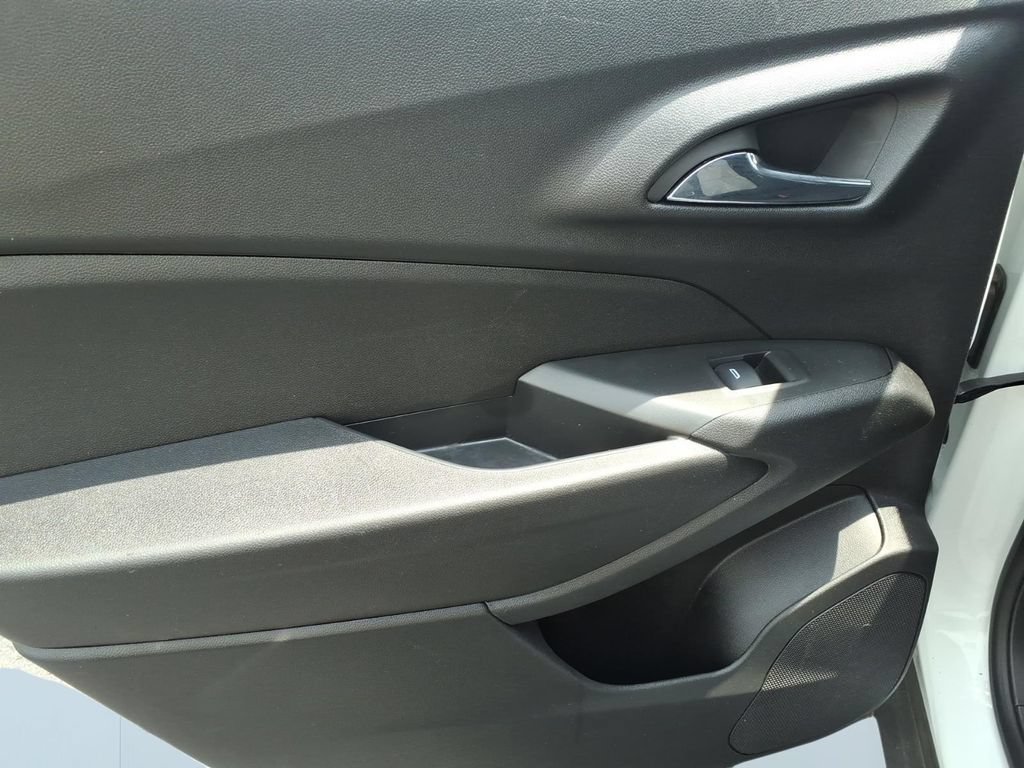 Used 2026 Chevrolet Trax LS FWD image 10
