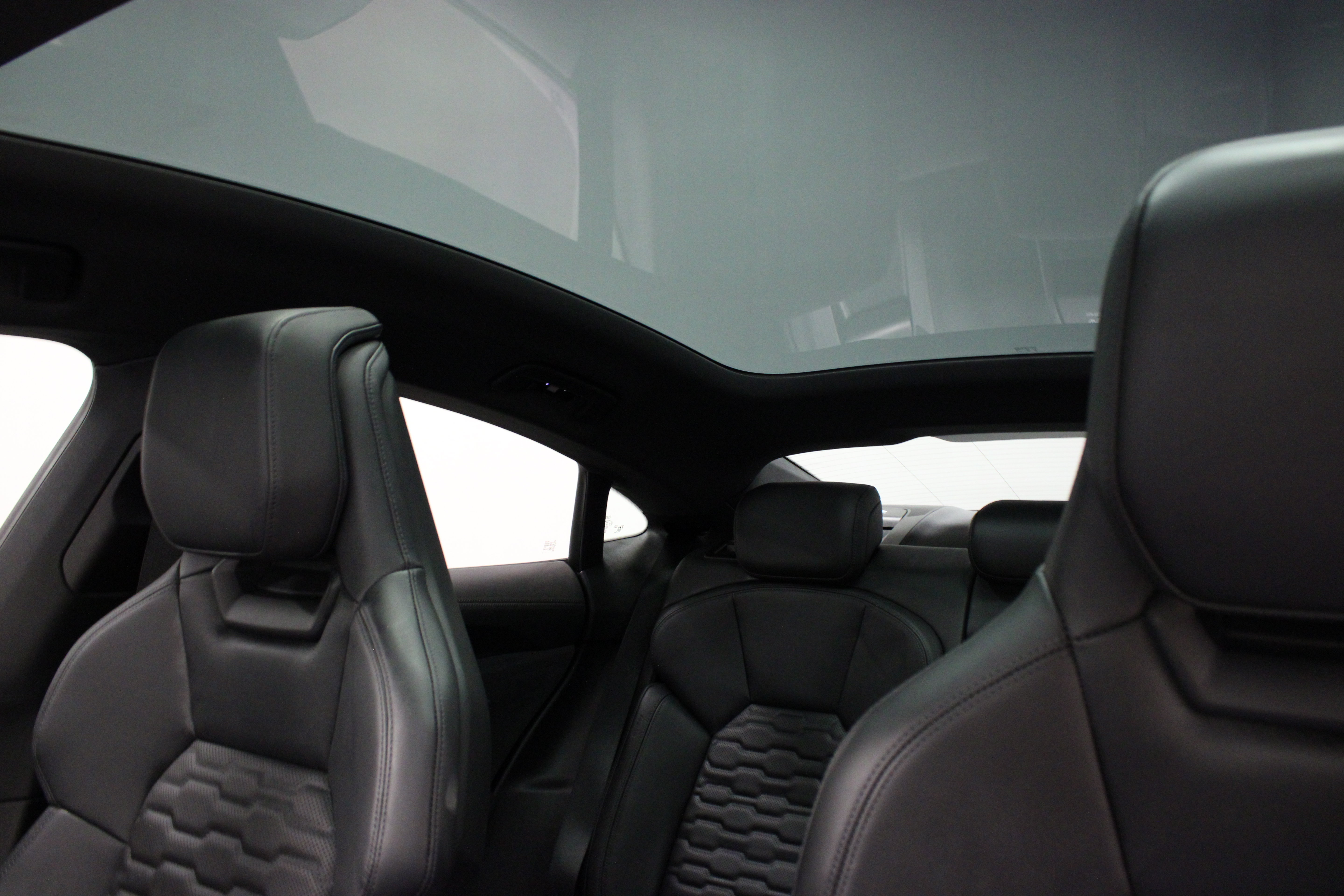 Used 2023 Audi e-tron GT Prestige w/ Prestige Package AWD/4WD image 9