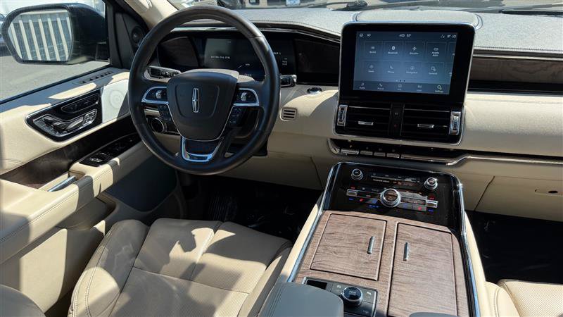 Used 2021 Lincoln Navigator Reserve w/ Luxury Package AWD/4WD image 18