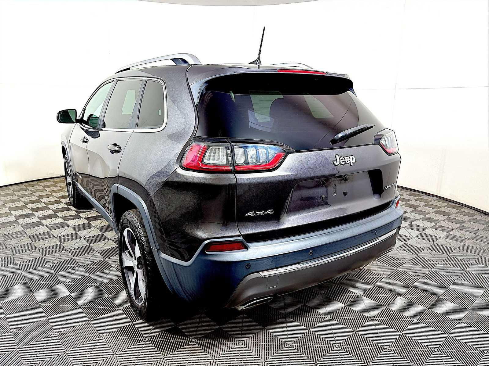 Used 2020 Jeep Cherokee Limited AWD/4WD image 5